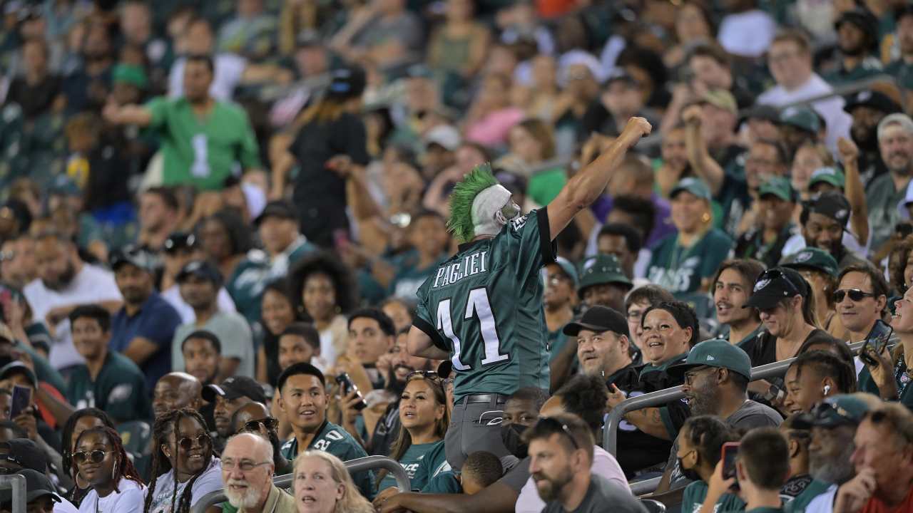 Real Philadelphia Eagles fans get the party started at Lot F - ABC7 Los  Angeles