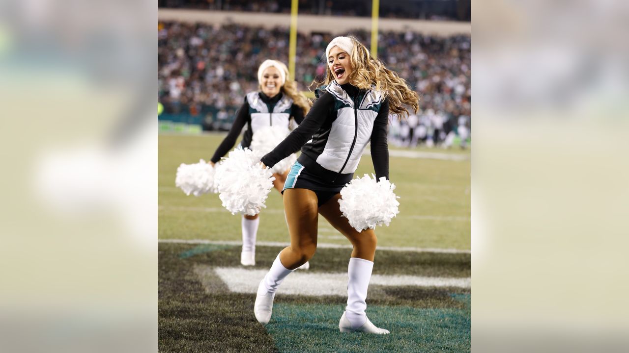 PICTURES: Eagles cheerleaders and fans at the Cowboys game – The