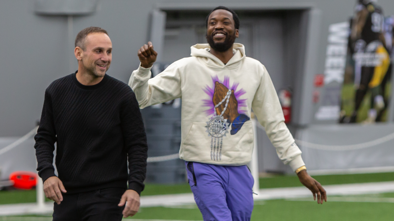 Eagles GM Howie Roseman throws a dime to Meek Mill with Michael Rubin in  coverage 