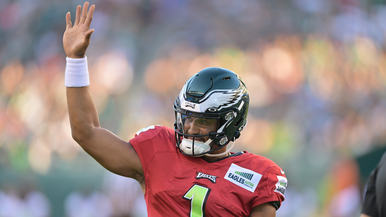 Eagles training camp notebook, Day 7: Jalen Hurts impresses 50,000 fans at  Lincoln Financial Field 