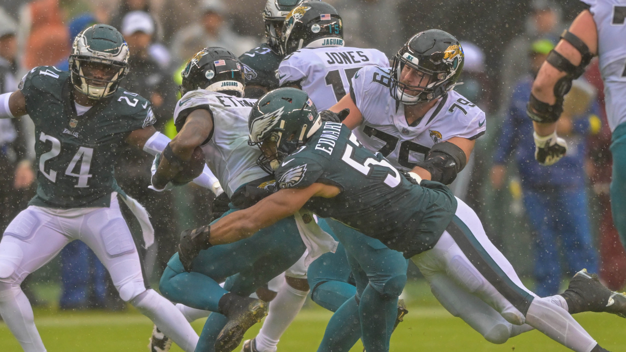 Philadelphia Eagles running back Trey Sermon (34) against the Jacksonville  Jaguars during an NFL football game, Sunday, Oct. 2, 2022, in Philadelphia.  The Eagles defeated the Jaguars 29-21. (AP Photo/Rich Schultz Stock Photo -  Alamy