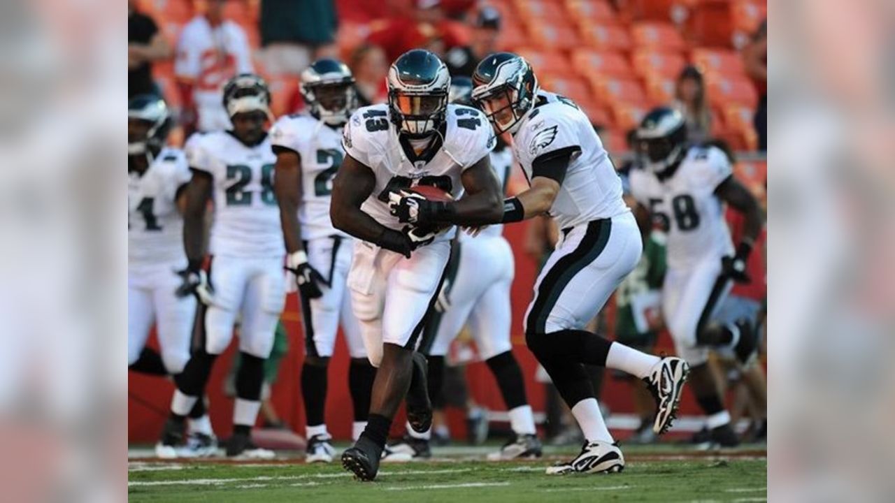 Philadelphia Eagles fullback Leonard Weaver undergoes ACL surgery; team  adds two to practice squad 