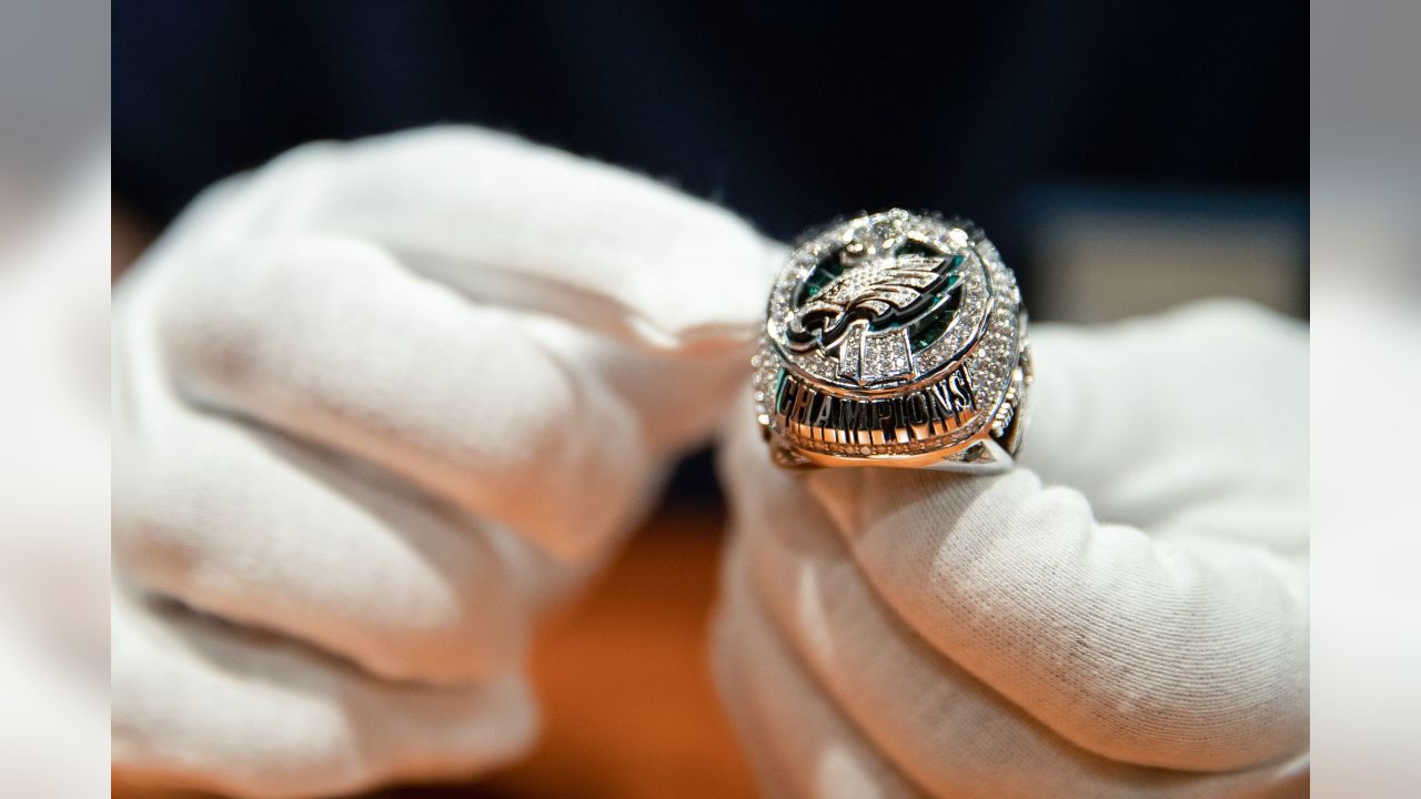 Tampa Bay Buccaneers unveil Super Bowl rings