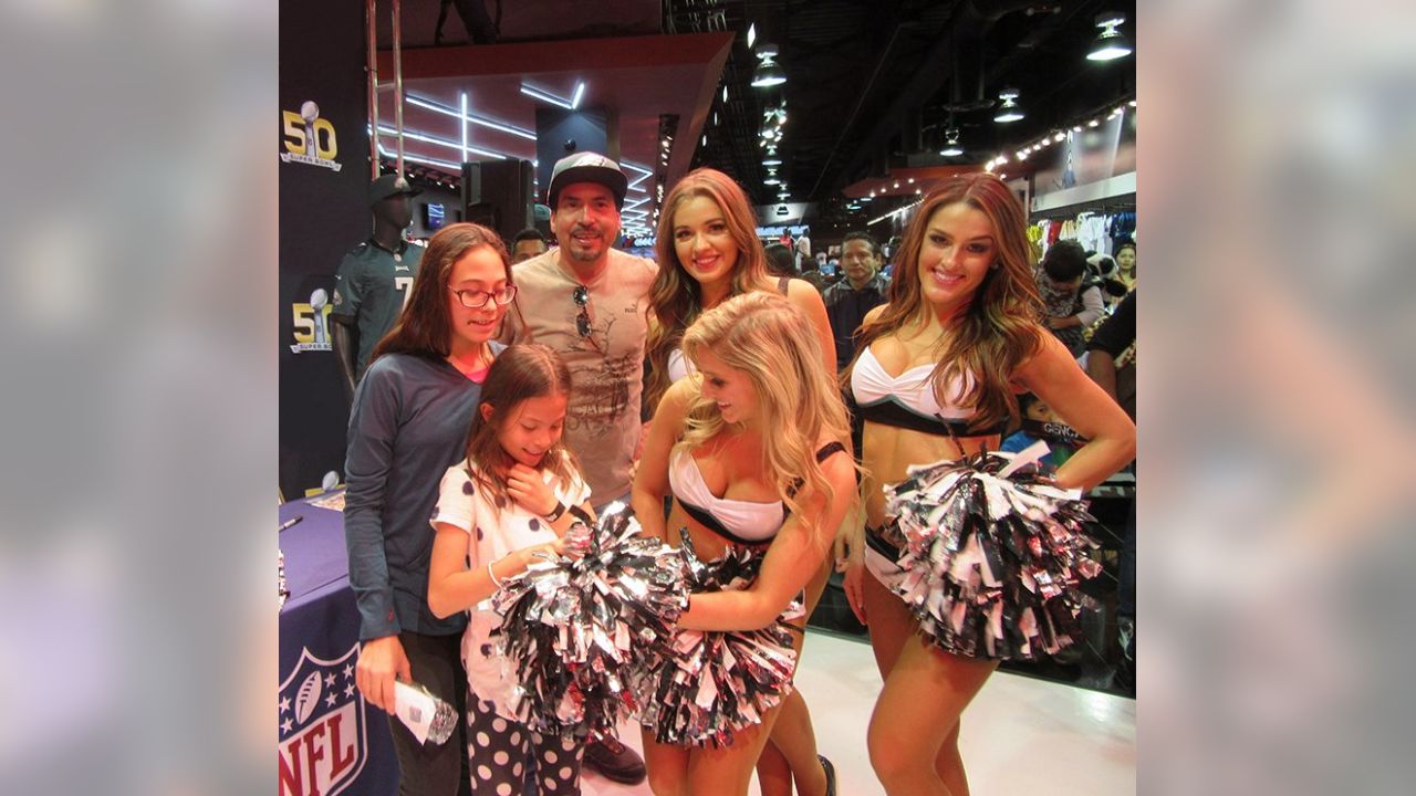 PHOTOS: Cheerleaders Go To Mexico City