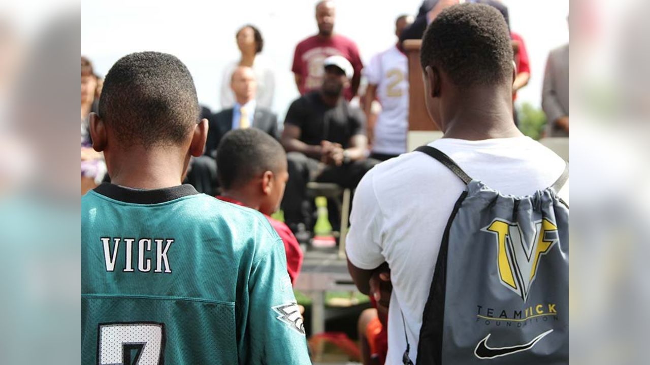 Michael Vick visits Hardeeville for football camp