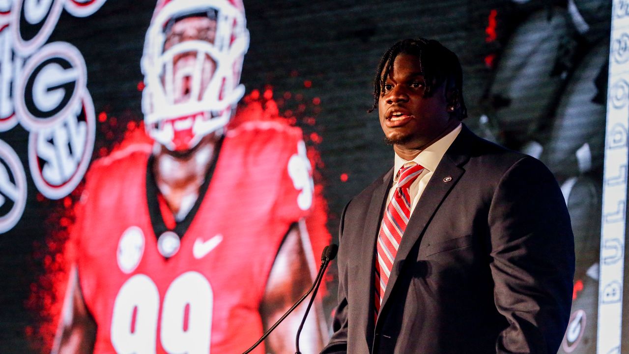 Former UGA DL and potential first-round pick Jordan Davis throws