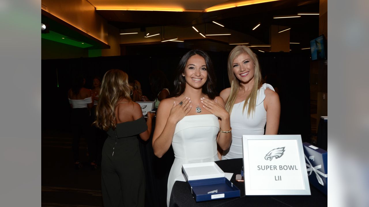 Eagles cheerleaders get pendants, not rings, to celebrate Super Bowl win -  Bleeding Green Nation