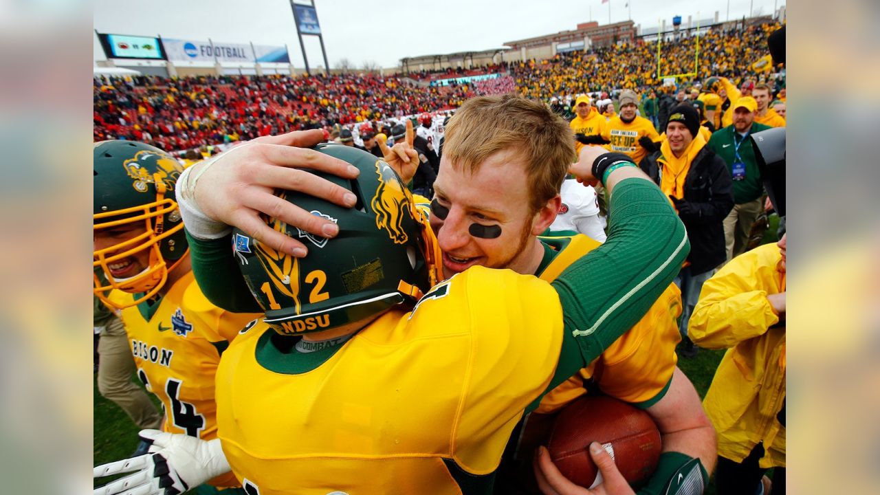 HOMBRE1  NFL Draft: Carson Wentz is the #2 Pick to the Philadelphia Eagles