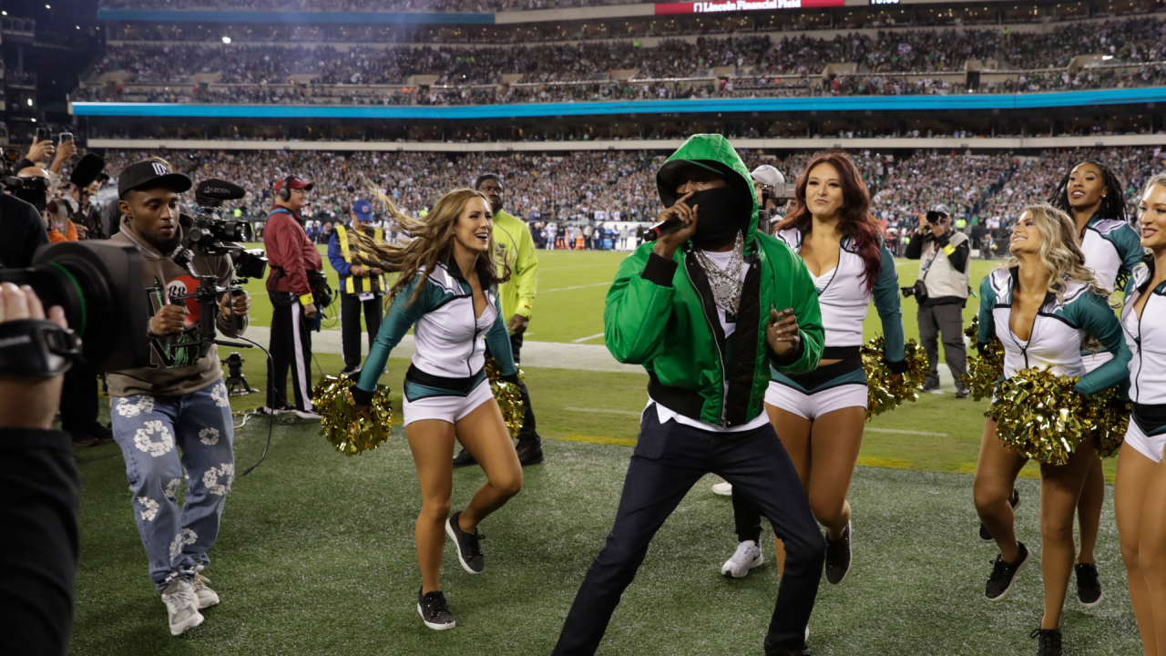 PICTURES: Eagles cheerleaders and fans at the Cowboys game – The