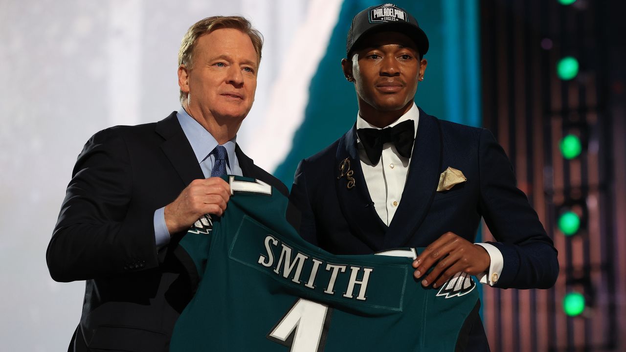 NFL Draft: Philadelphia Eagles pick DeVonta Smith, Alabama Heisman Trophy  winner, after Dallas Cowboys trade