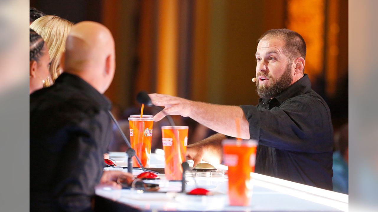 Former Eagle Jon Dorenbos shows off magic skills on 'America's Got