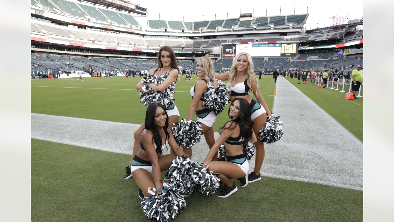 Eagles cheerleader connects with fans on and off the field
