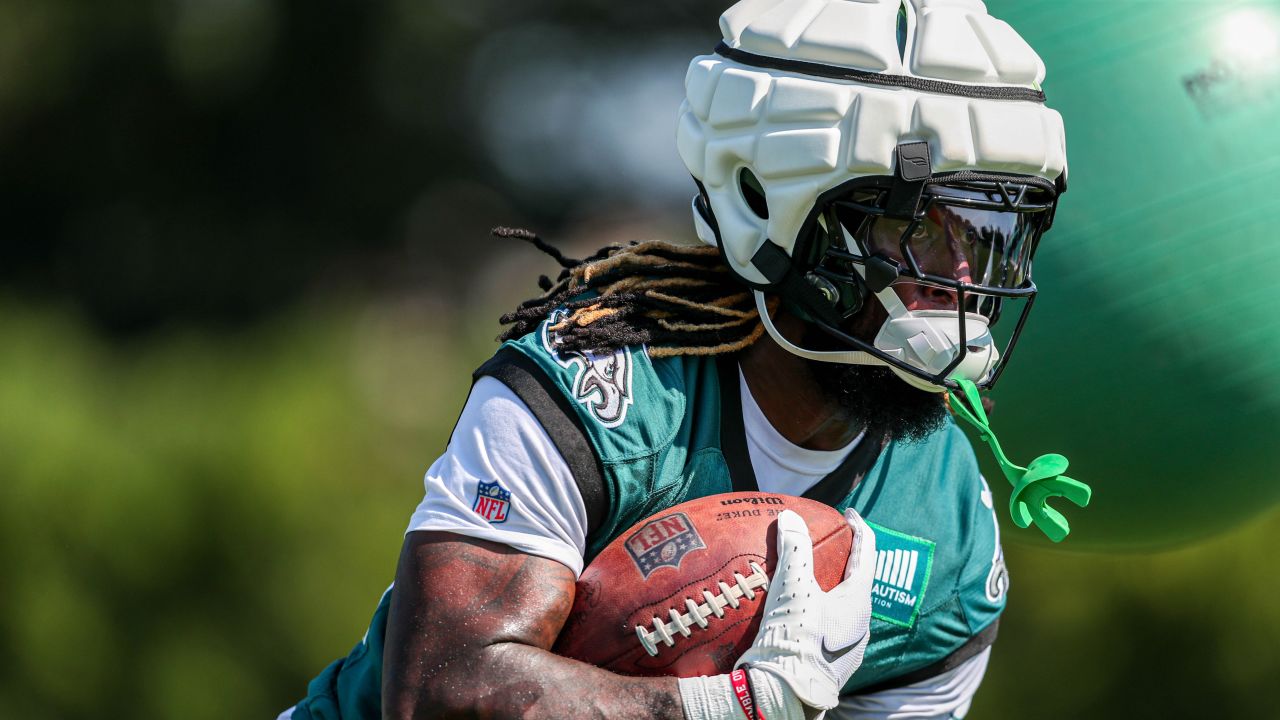 Philadelphia Eagles running back Kenneth Gainwell looks on during practice  at NFL football training camp, Thursday, July 29, 2021, in Philadelphia.  (AP Photo/Chris Szagola Stock Photo - Alamy