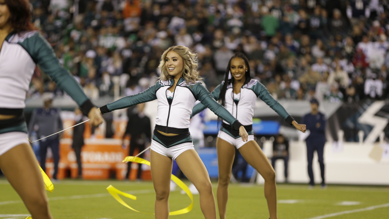 Eagles Cheerleaders on Gameday: Dallas Cowboys