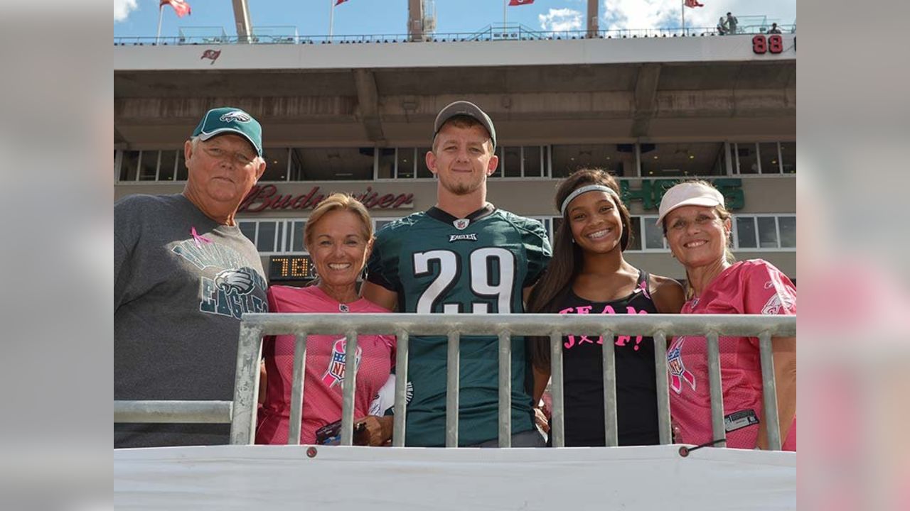 Eagles fans give local Tampa reporter a warm Philly welcome