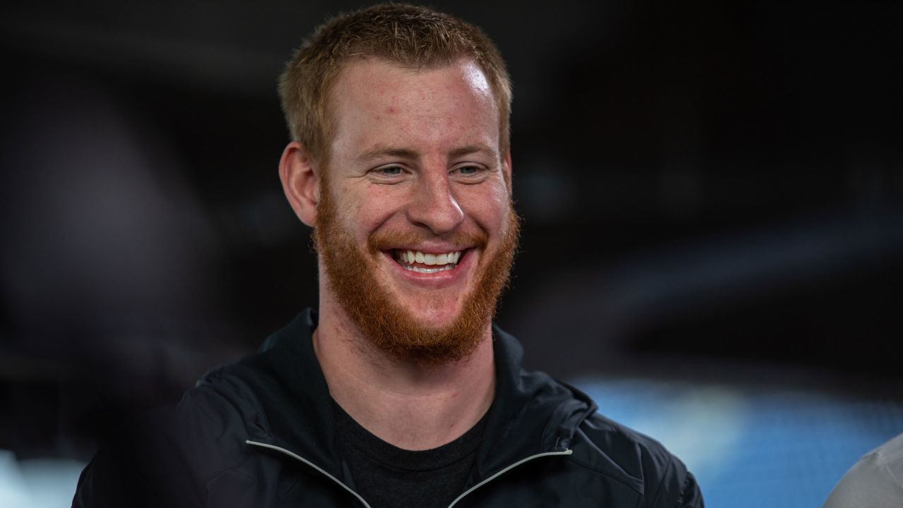 Eagles' Carson Wentz watches Sixers game with Phillies' Bryce Harper, Rhys  Hoskins 