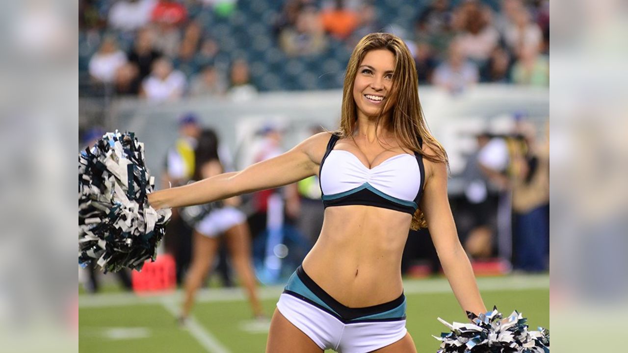 Eagles Pro Bowl Cheerleader Victoria goes out on top