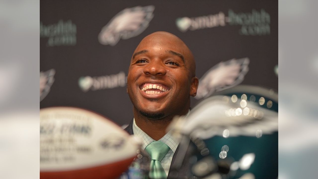 Eagles Re-Sign DeMeco Ryans To One-Year Extension - CBS Philadelphia