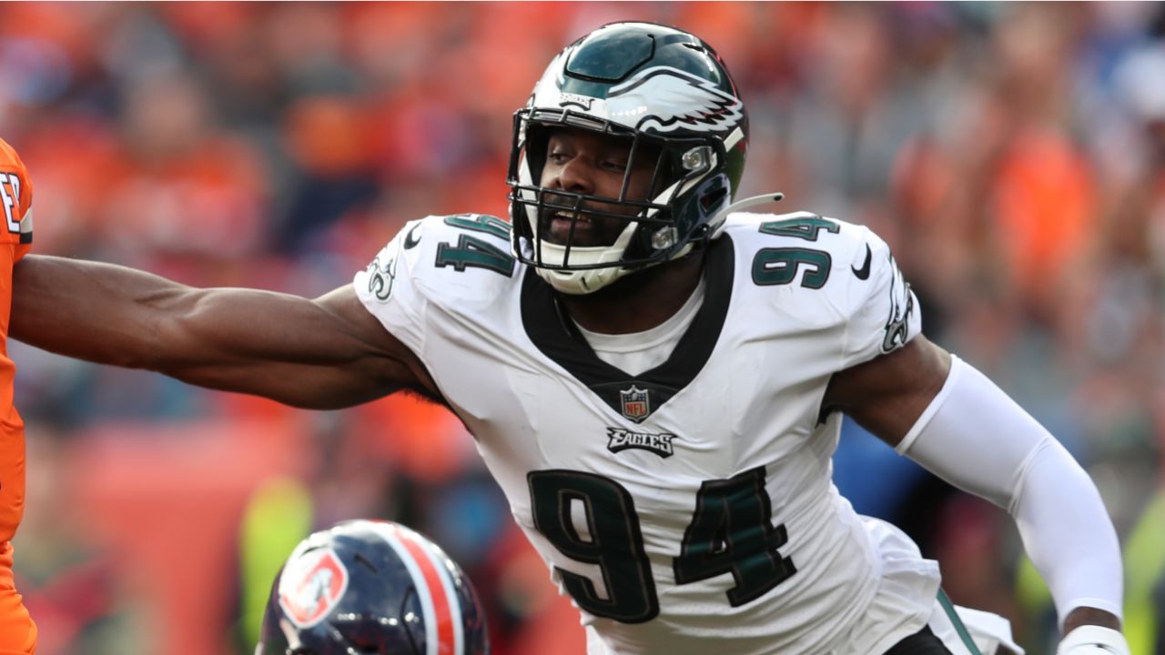 Eagles' DE Josh Sweat will not play today vs. Buccaneers after