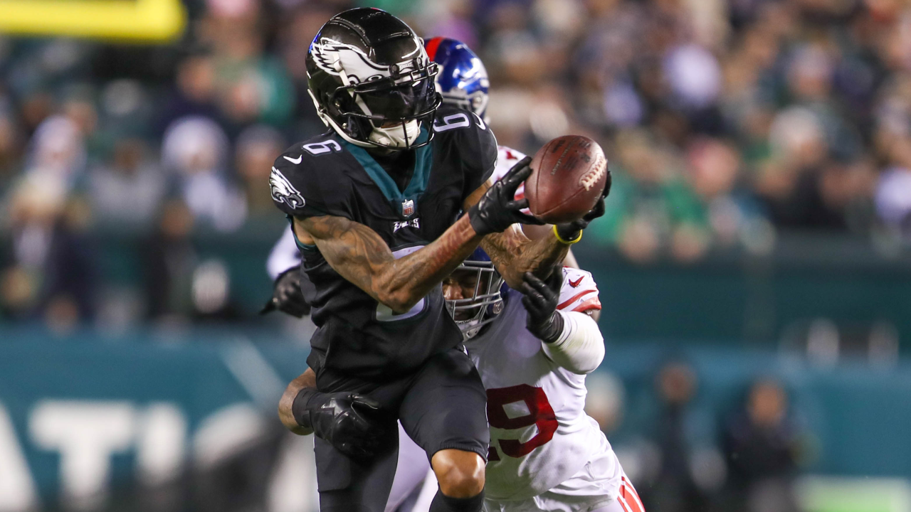 Philadelphia Eagles tackle Jordan Mailata (68) walks off the field  following the NFL football game against the New York Giants, Sunday, Jan. 8,  2023, in Philadelphia. (AP Photo/Chris Szagola Stock Photo - Alamy