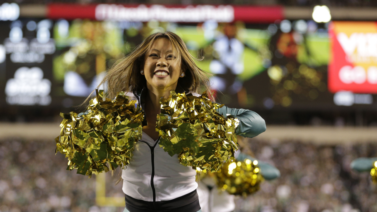 PICTURES: Eagles cheerleaders and fans at the Cowboys game – The