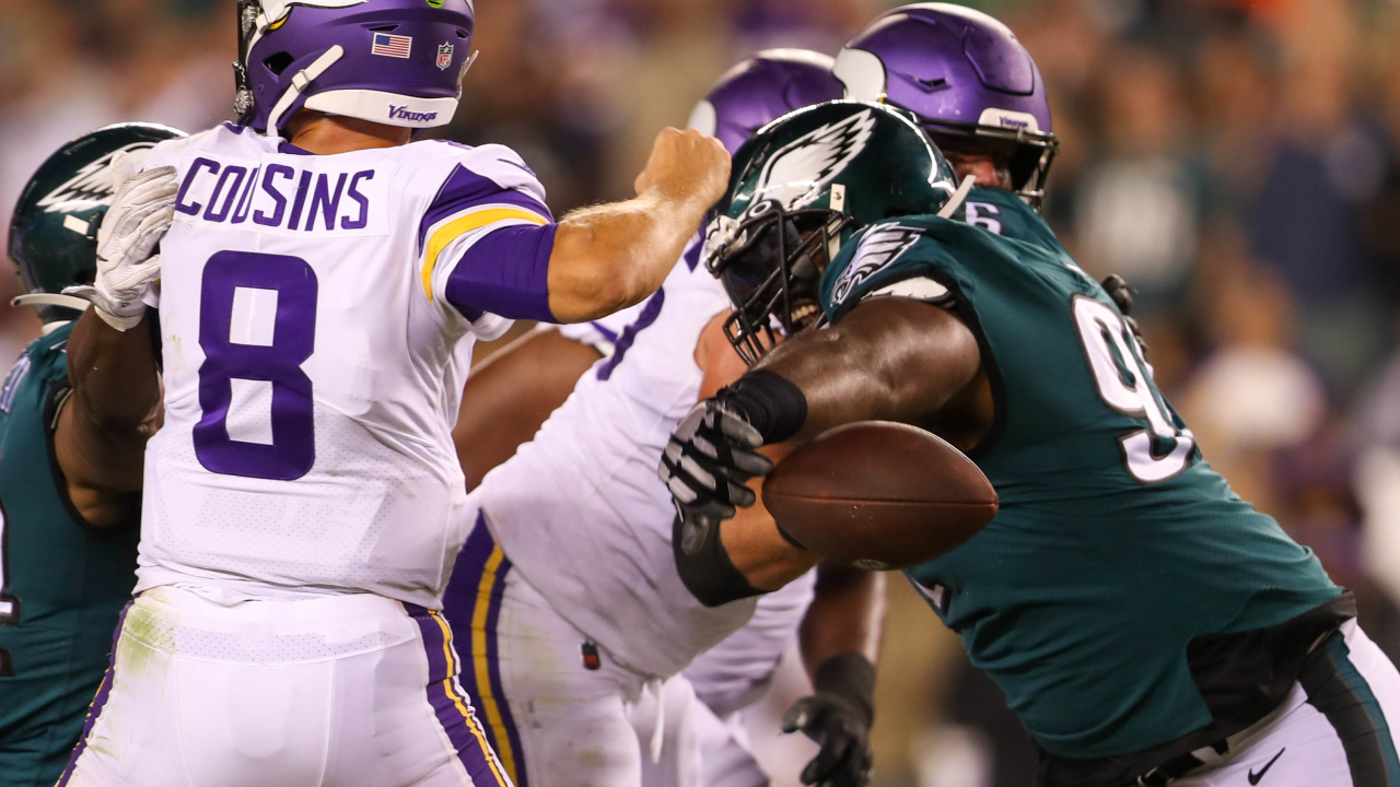 Minnesota Vikings linebacker Za'Darius Smith (55) in action against the  Philadelphia Eagles during an NFL football game, Monday, Sep. 19, 2022, in  Philadelphia. The Eagles defeated the Vikings 24-7. (AP Photo/Rich Schultz