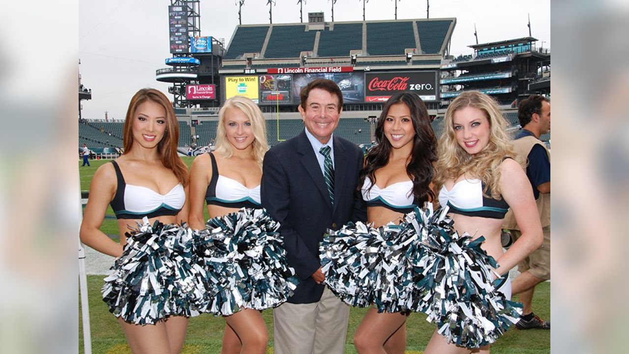 Eagles Cheerleaders Soar On Gameday