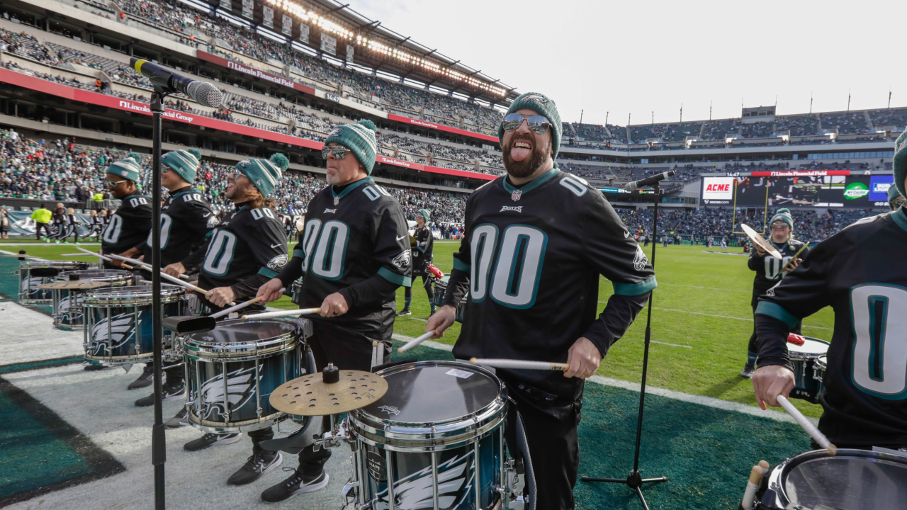 PHILADELPHIA, PA - DECEMBER 04: Philadelphia Eagles safety Andre Chachere  (21) warms up during the game between the Tennessee Titans and the  Philadelphia Eagles on December 4, 2022 at Lincoln Financial Field