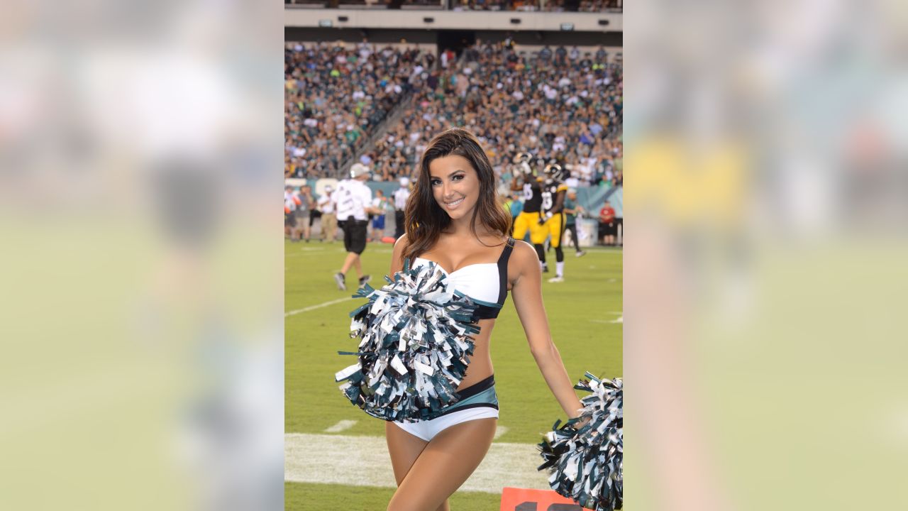 Cheerleaders On Gameday: Pittsburgh Steelers