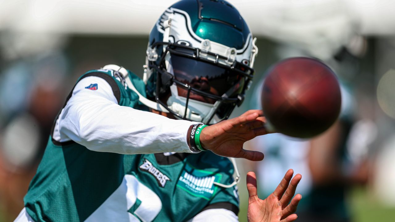 Philadelphia Eagles running back Kenneth Gainwell looks on during practice  at NFL football training camp, Thursday, July 29, 2021, in Philadelphia.  (AP Photo/Chris Szagola Stock Photo - Alamy