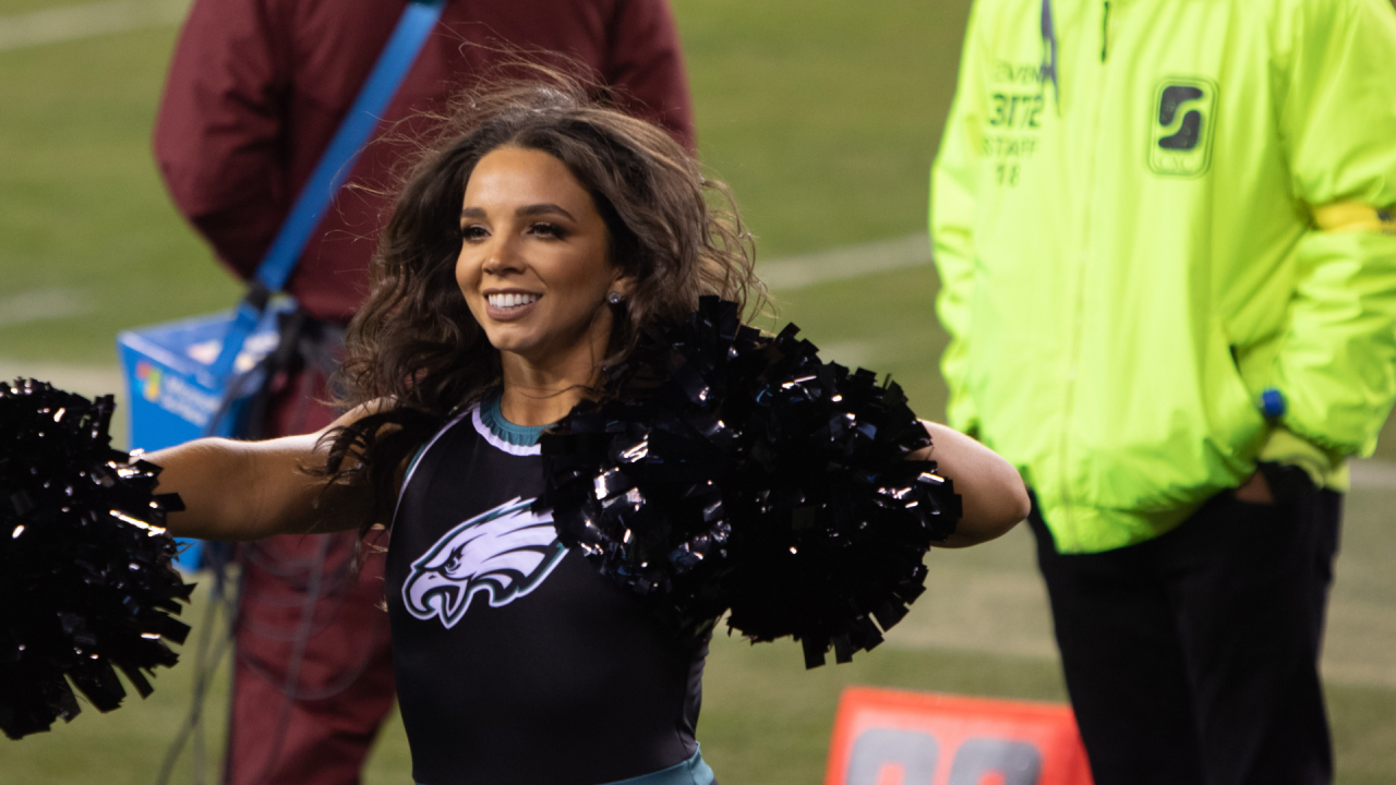 Eagles Cheerleaders on Gameday: Green Bay Packers