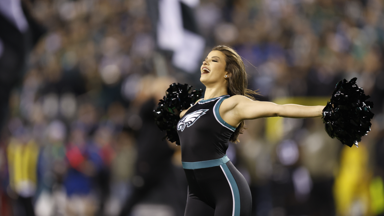 Eagles Cheerleaders on Gameday: Green Bay Packers