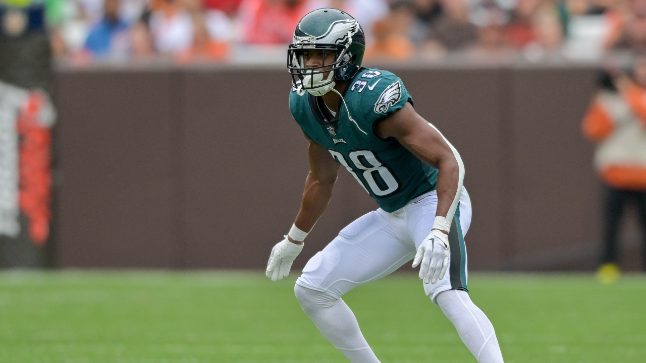 Cleveland Browns tight end Zaire Mitchell-Paden (81) makes a catch in  warmups during warmups of an NFL preseason football game against the  Philadelphia Eagles in Cleveland, Sunday, Aug. 21, 2022. (AP Photo/Ron