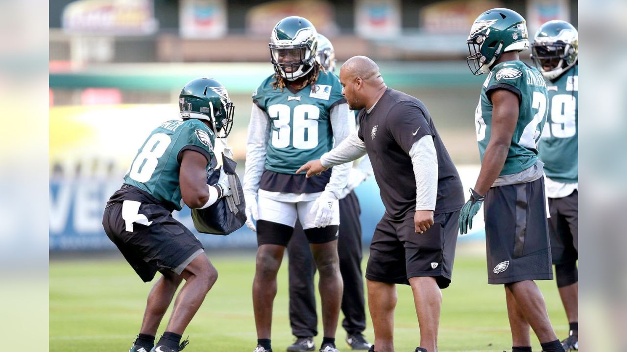 Why Zach Ertz is turning to Eagles running backs coach Duce Staley