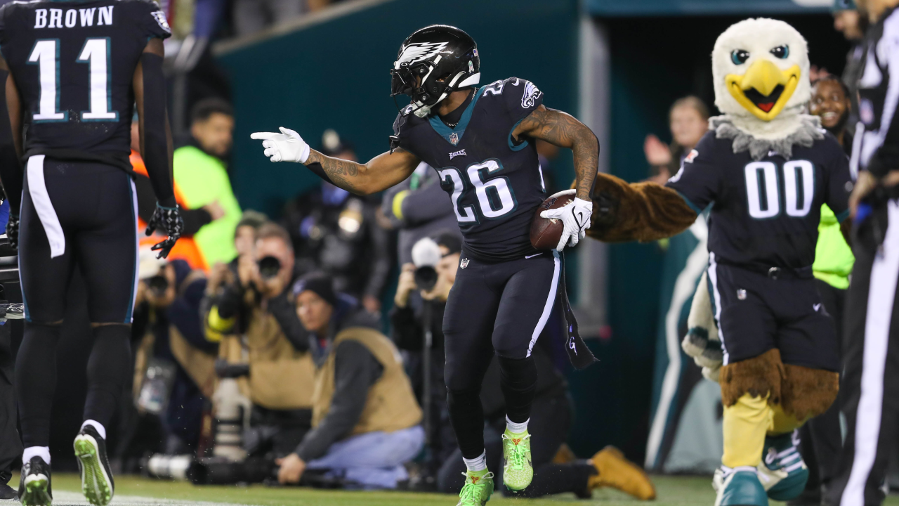 Philadelphia Eagles' Brandon Graham in action after an NFL football game,  Sunday, Nov. 27, 2022, in Philadelphia. (AP Photo/Matt Rourke Stock Photo -  Alamy