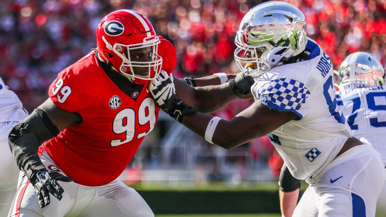 Eagles trade up to draft Jordan Davis, the defensive tackle from Georgia,  with the No. 13 pick