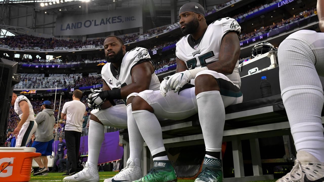 Darius Slay, Rodney McLeod among Eagles who kneel during national anthem;  team wears 'Black Lives Matter' shirts pregame 