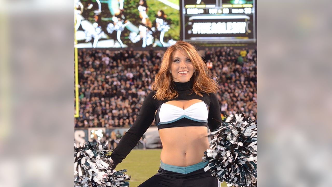 Eagles Cheerleaders on Gameday: New York Giants