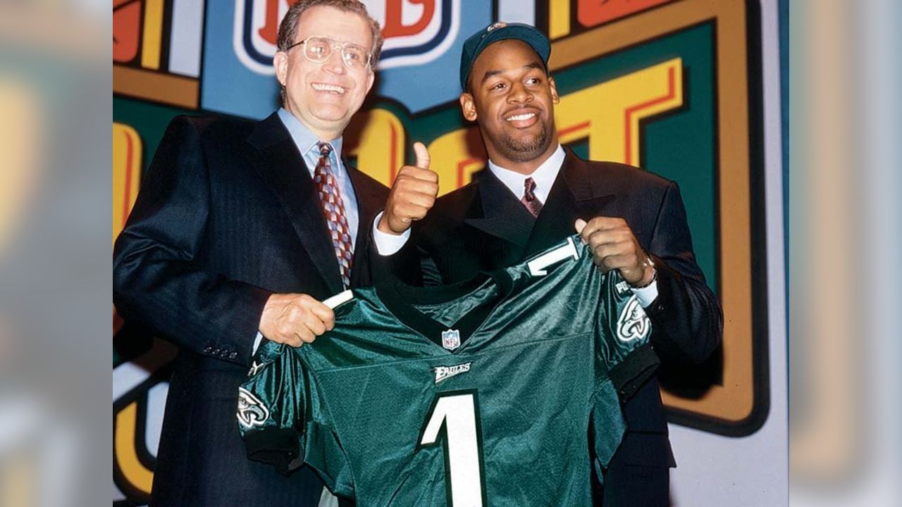 Eagles will retire Donovan McNabb's No. 5