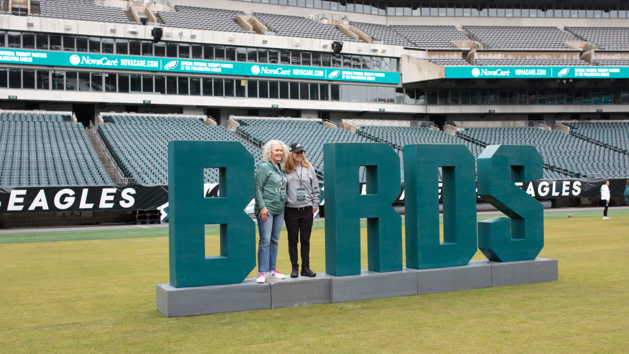 Womens fan gear for eagles kelly green football games｜TikTok Search