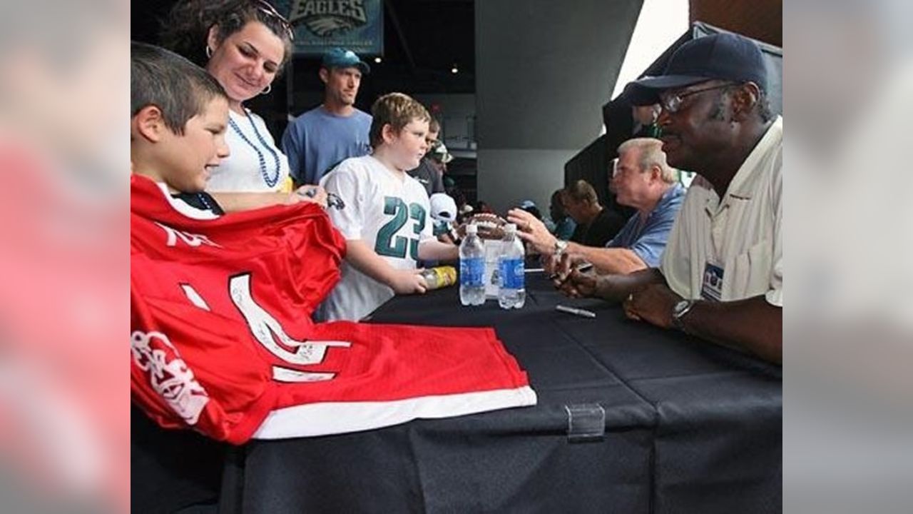 Eagles legend Ron Jaworski talks autographs, Philly fans and his