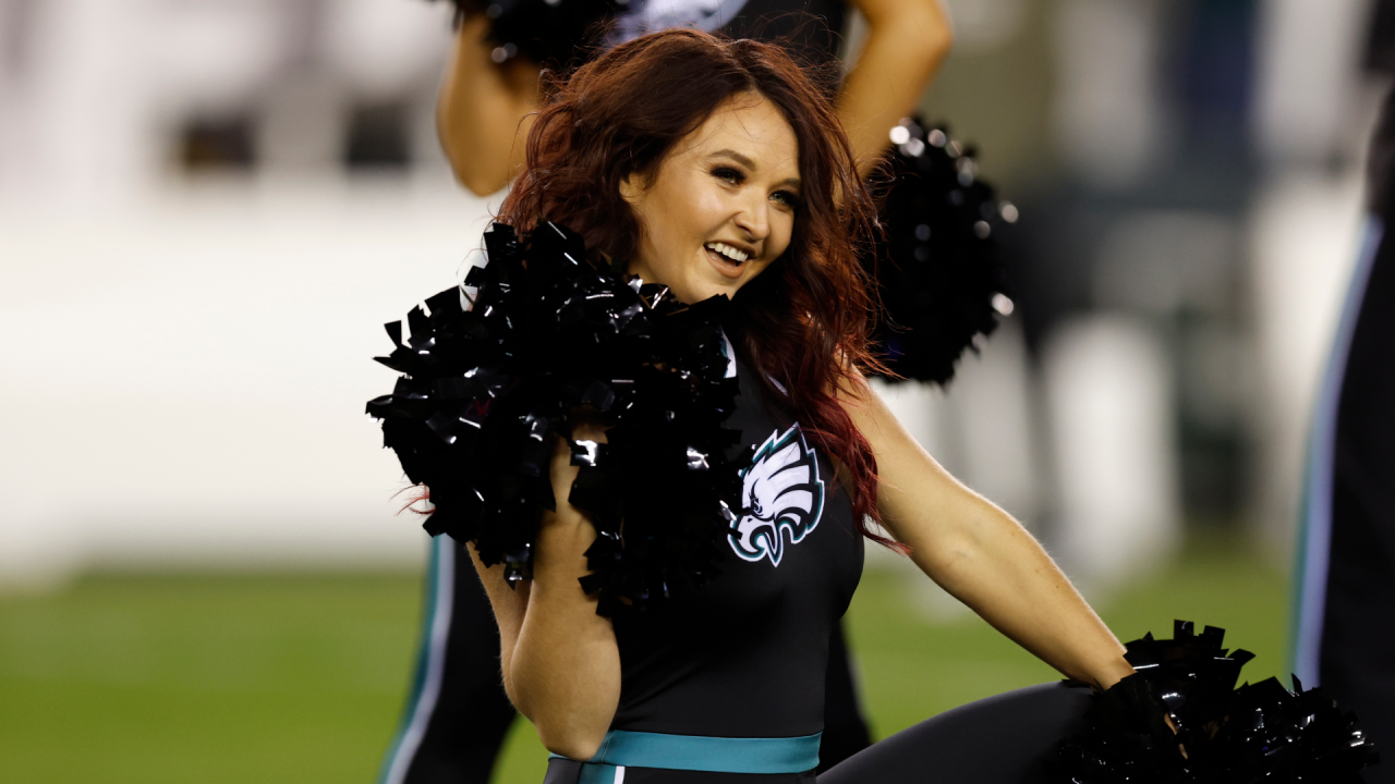 Eagles Cheerleaders on Gameday: Green Bay Packers