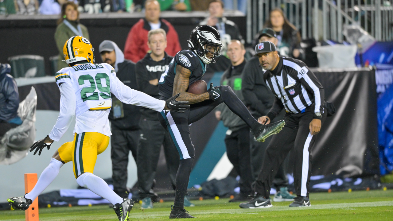 Watch: Randall Cobb holds on after being unloaded on, scores TD