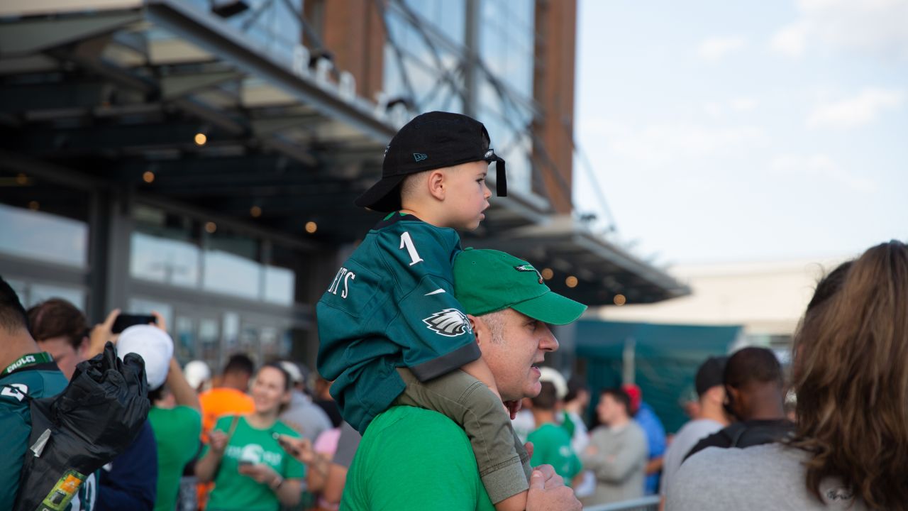 Fans get their hands on Kelly Green merchandise