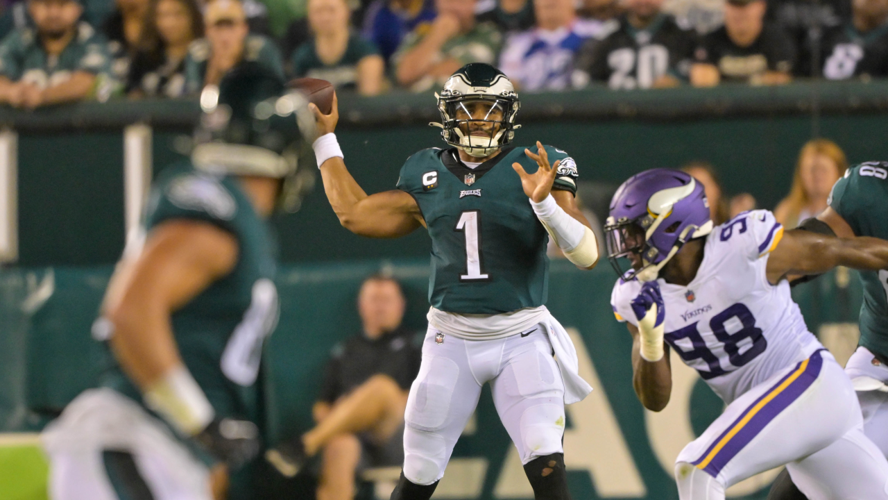 Philadelphia Eagles wide receiver Britain Covey (18) heads to the field  before an NFL football game against the Minnesota Vikings on Thursday,  Sept. 14, 2023, in Philadelphia. (AP Photo/Matt Slocum Stock Photo - Alamy