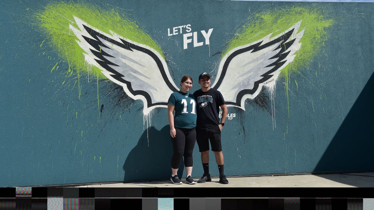 Philadelphia Eagles Vs. Washington Redskins. Fans Support On NFL Game.  Silhouette Of Supporters, Big Screen With Two Rivals In Background. Stock  Photo, Picture and Royalty Free Image. Image 151160363.