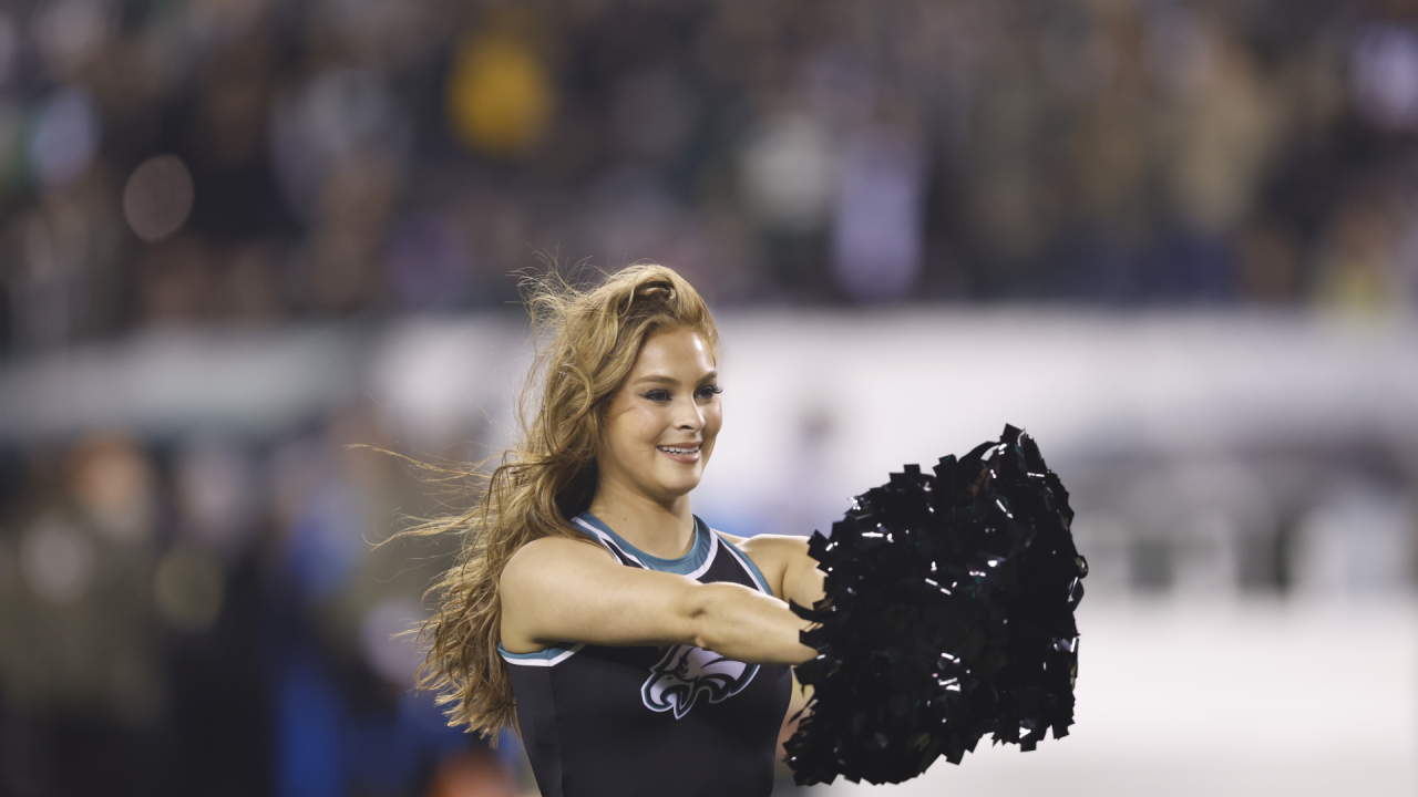 Eagles Cheerleaders on Gameday: Green Bay Packers