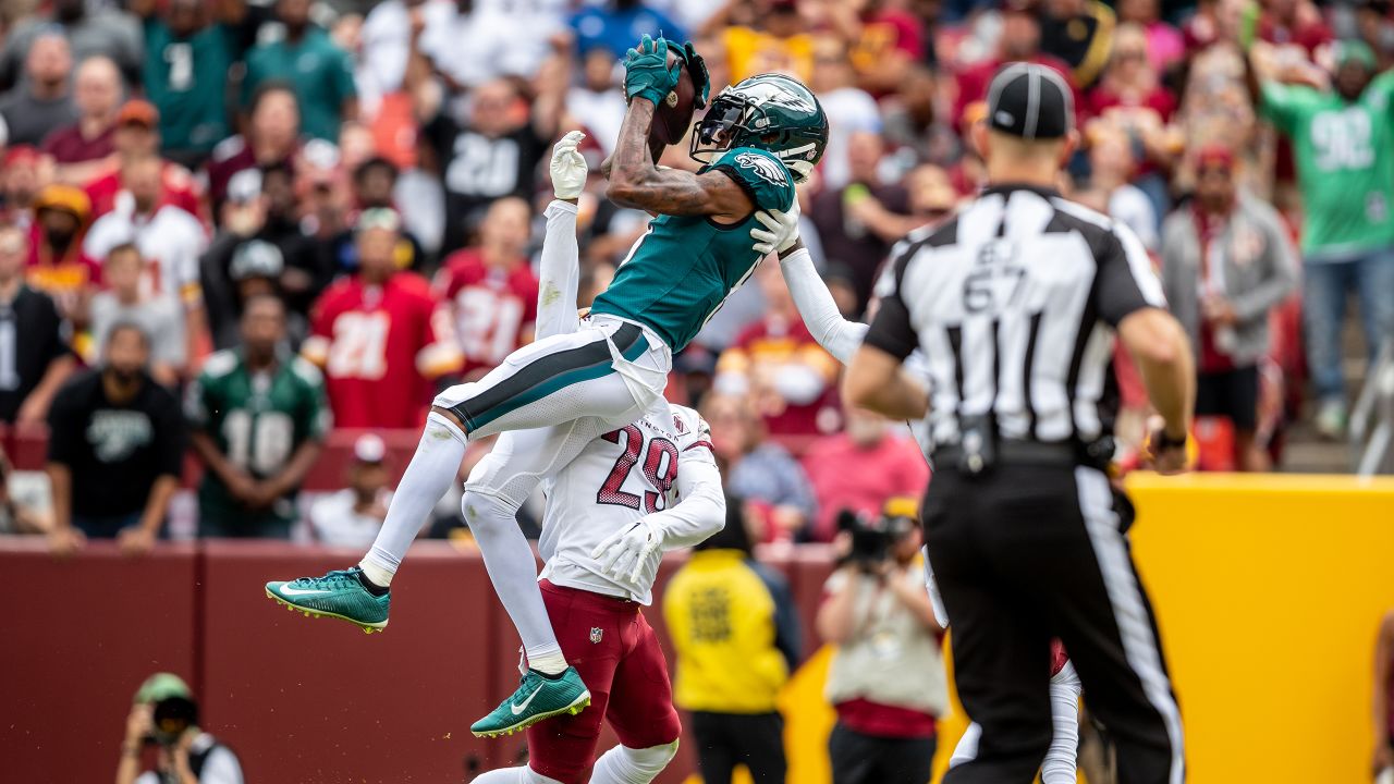 Devonta Smith breaks out for 169 receiving yards, Eagles stay unbeaten with  win over Commanders