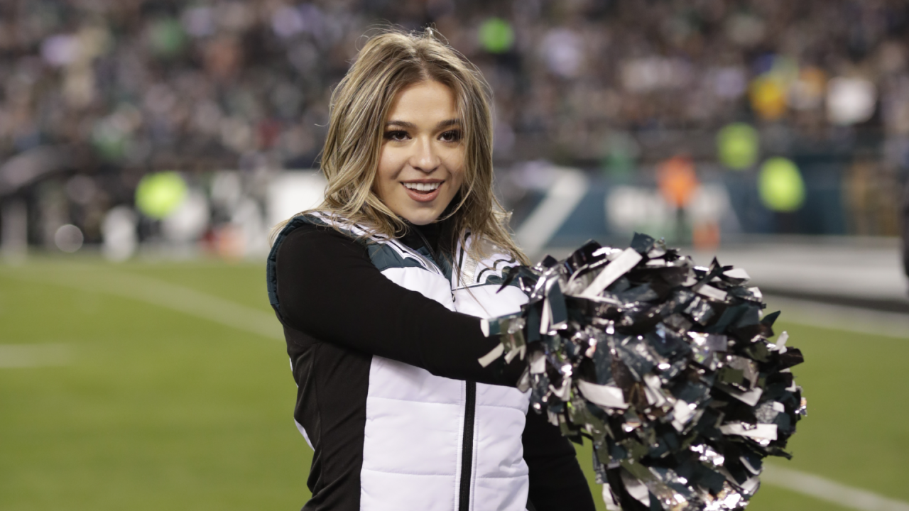 Eagles Cheerleaders on Gameday: New York Giants