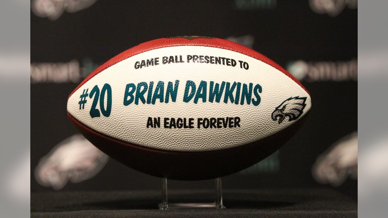 Former Philadelphia Eagles great Brian Dawkins retires from NFL 